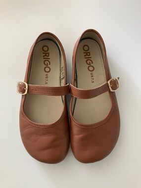Women's Tan/Light Brown Mary Jane Ballet Flats with Buckle Strap